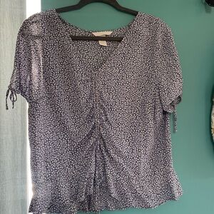 Blue and White rayon drape Floral Blouse, small flutter pleat bottom hem trim